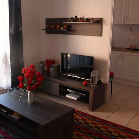 Joli 2 Pieces Apartment *